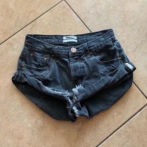 One teaspoon shorts SIZE 22. fit like a 23